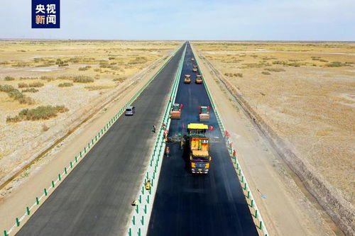 青海格茫公路扩建工程沥青路面全线贯通